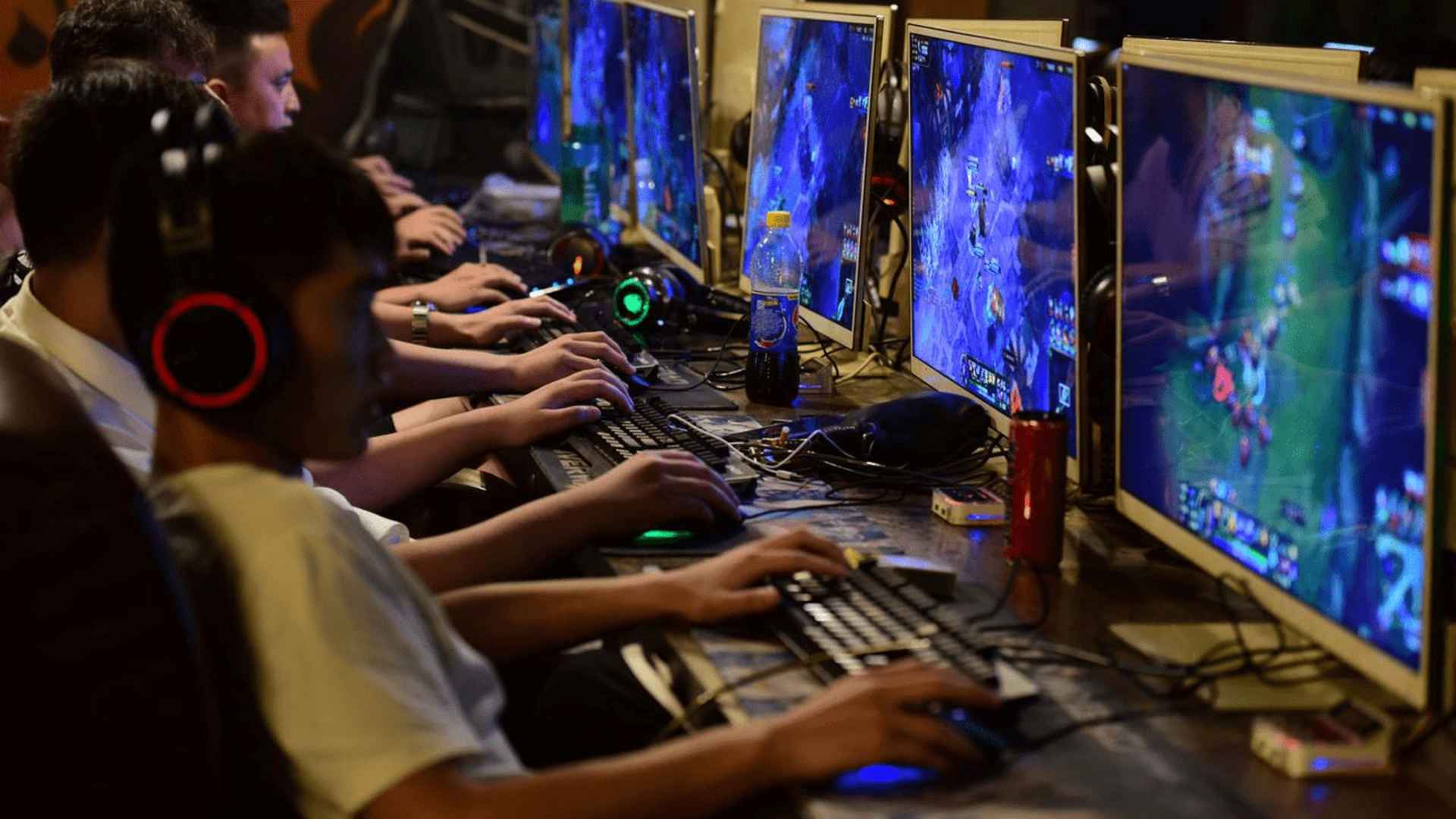 Why Random Games Can Reveal Unexpected Personality Traits